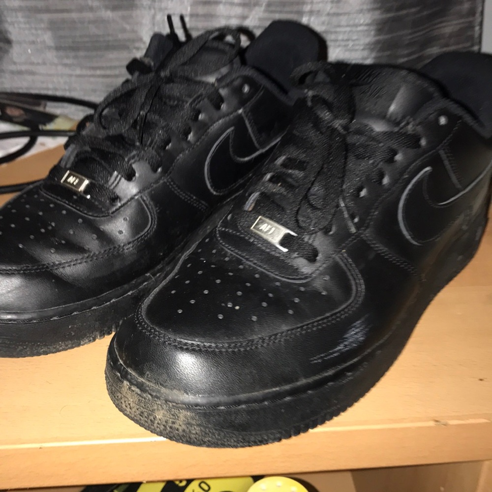 All black barely worn and I the shield are stillin